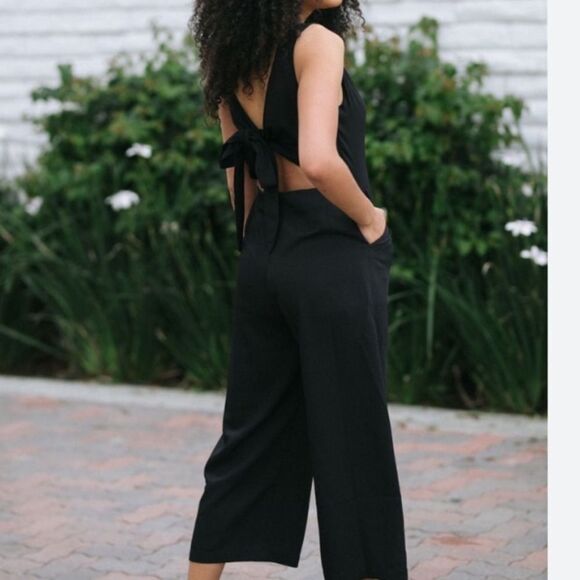 Mod Ref Paige Jumper Womens Size M Black Jumpsuit Open Tied Back Wide Leg Crop - Picture 3 of 14